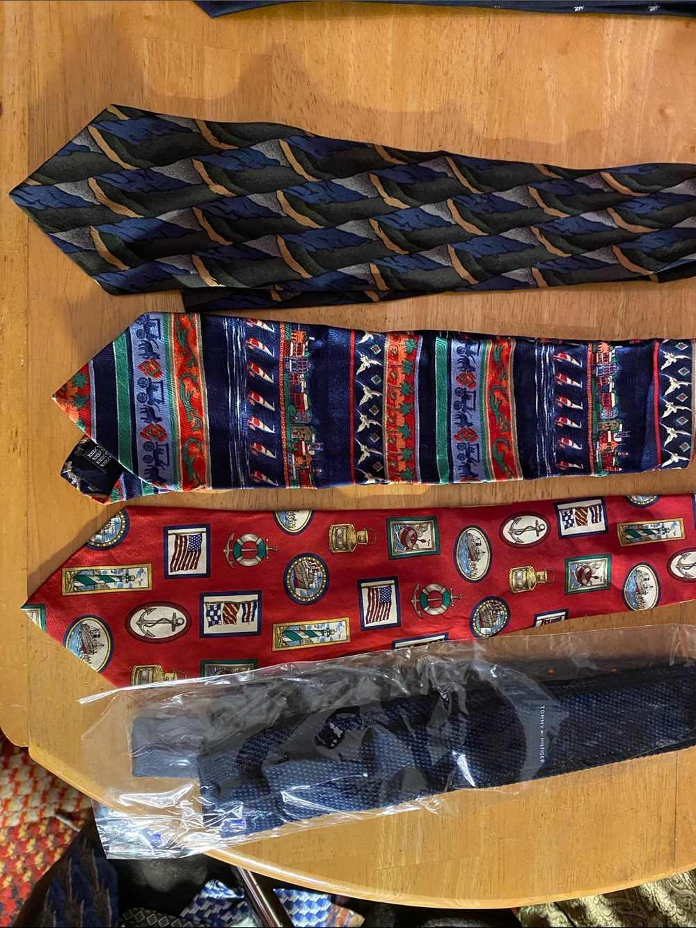 ! 4 Set tie different brands good condition